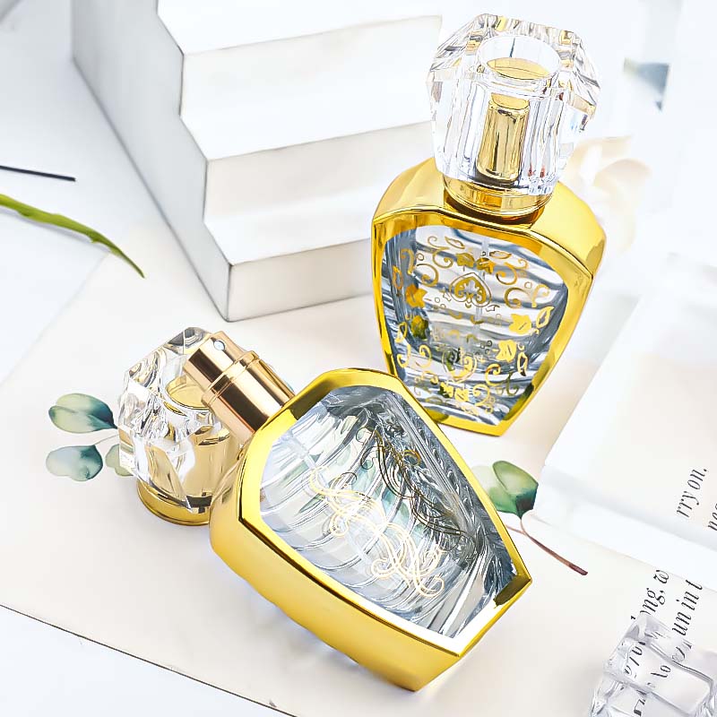 30ml screw-mouth bottle, electroplated and engraved glass bottle, transparent inner spray cap, press spray perfume bottle, empty bottle Application Scenario