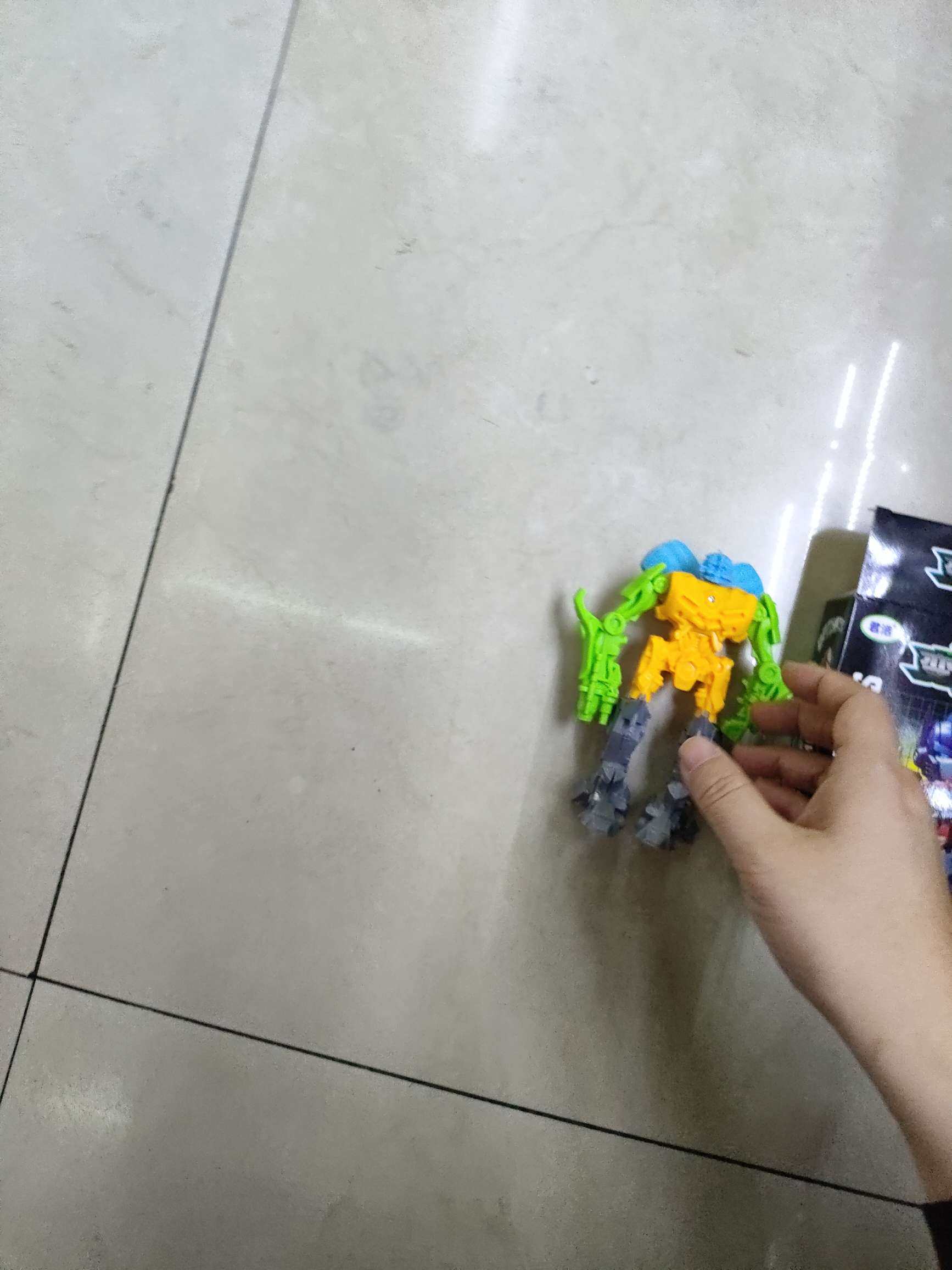 变形金刚战神玩具，按动可发光，盒装。1.4元/个，432个/箱。新款热销新奇玩具详情图2