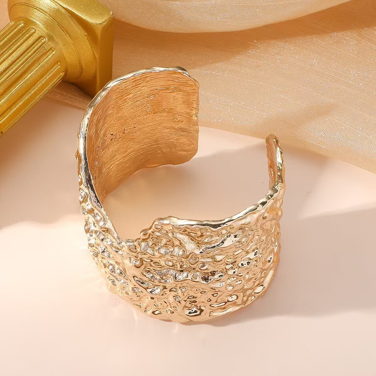 Cross-border best-selling item: Metal punk, exaggerated opening, irregular shape, handcrafted women's bracelet Application Scenario