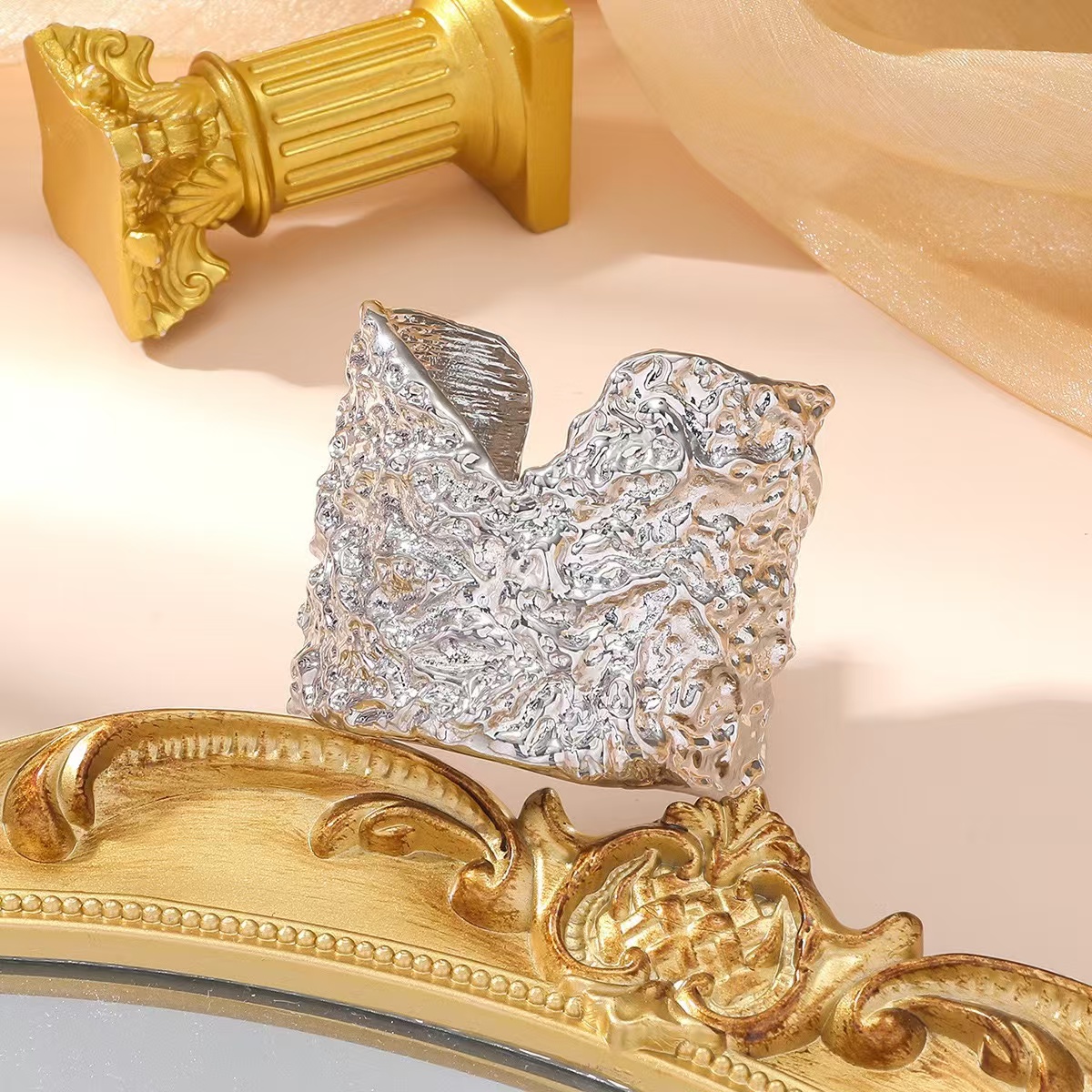 Cross-border best-selling item: Metal punk, exaggerated opening, irregular shape, handcrafted women's bracelet