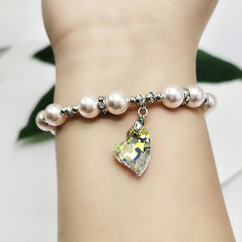 Shi Family Pearl Crystal heart-shaped bracelet, pink series bracelet, popular light luxury design, high-end feel, high appearance level, high-quality accessory bracelet, Internet bestseller, 2024 new style details Picture