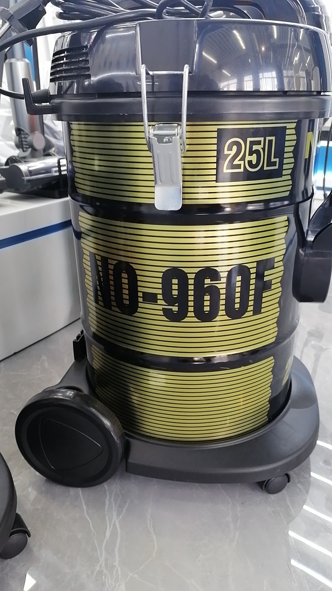 家用吸尘器实物图