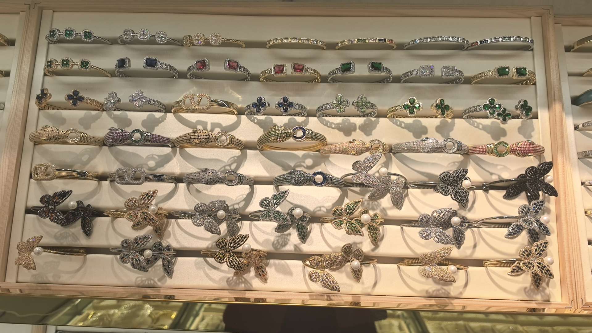 Lisa Yunxi describe pic - 1