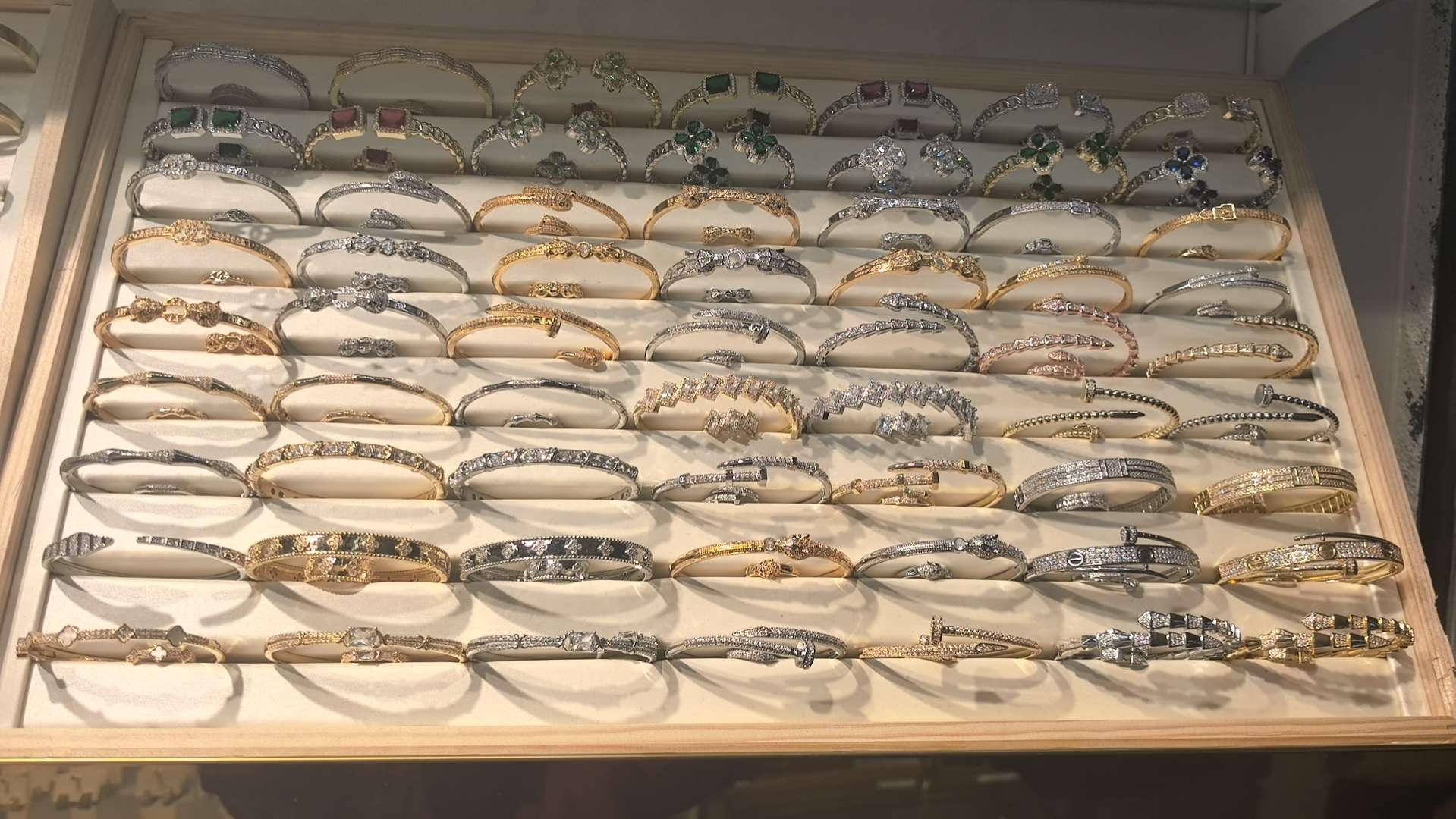 Lisa Yunxi describe pic - 2