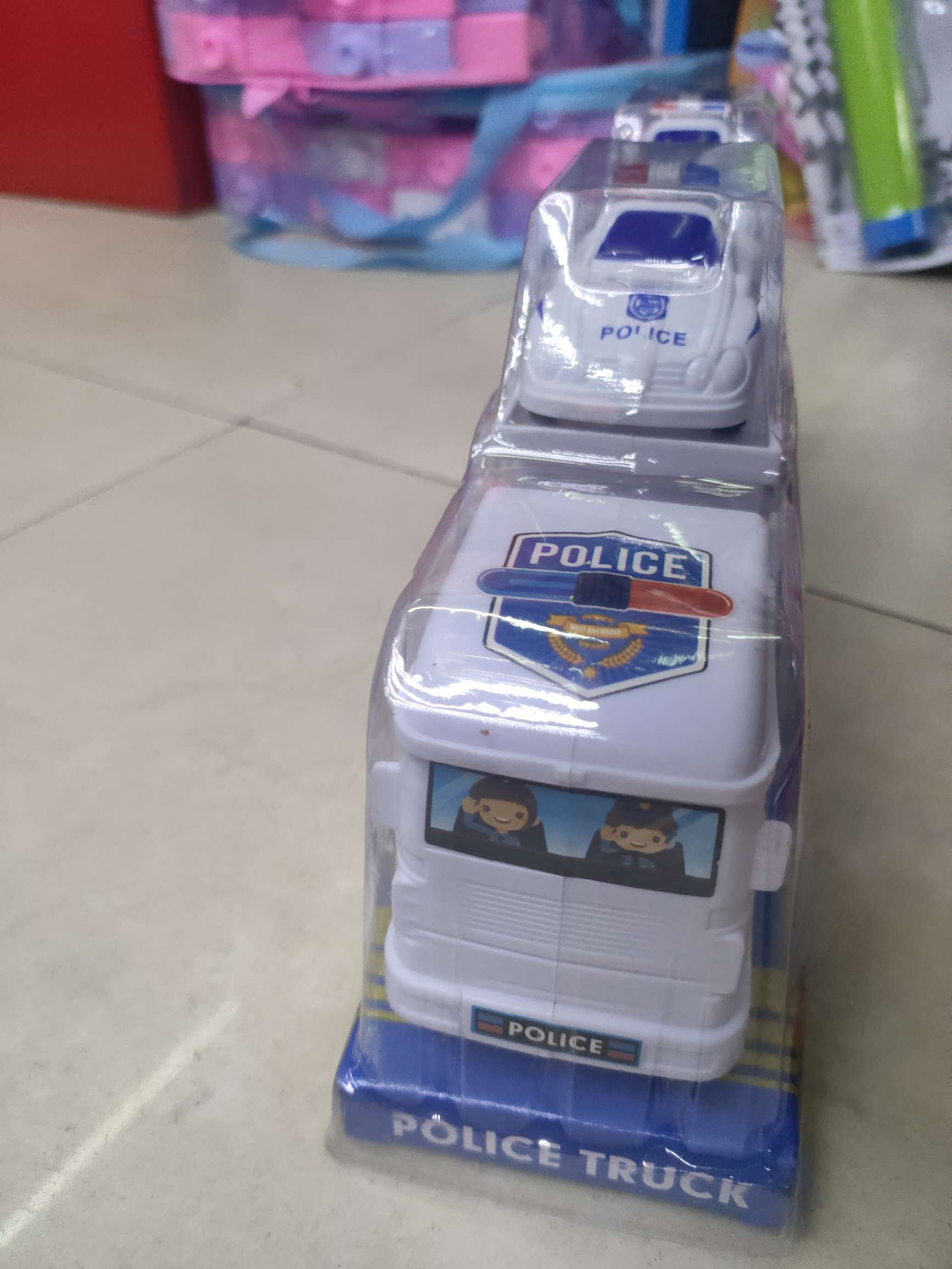 惯性拖头载滑行车，P罩包装，3款清装不混装。6.5元/个，96个/箱。汽车模型新款热销详情图4