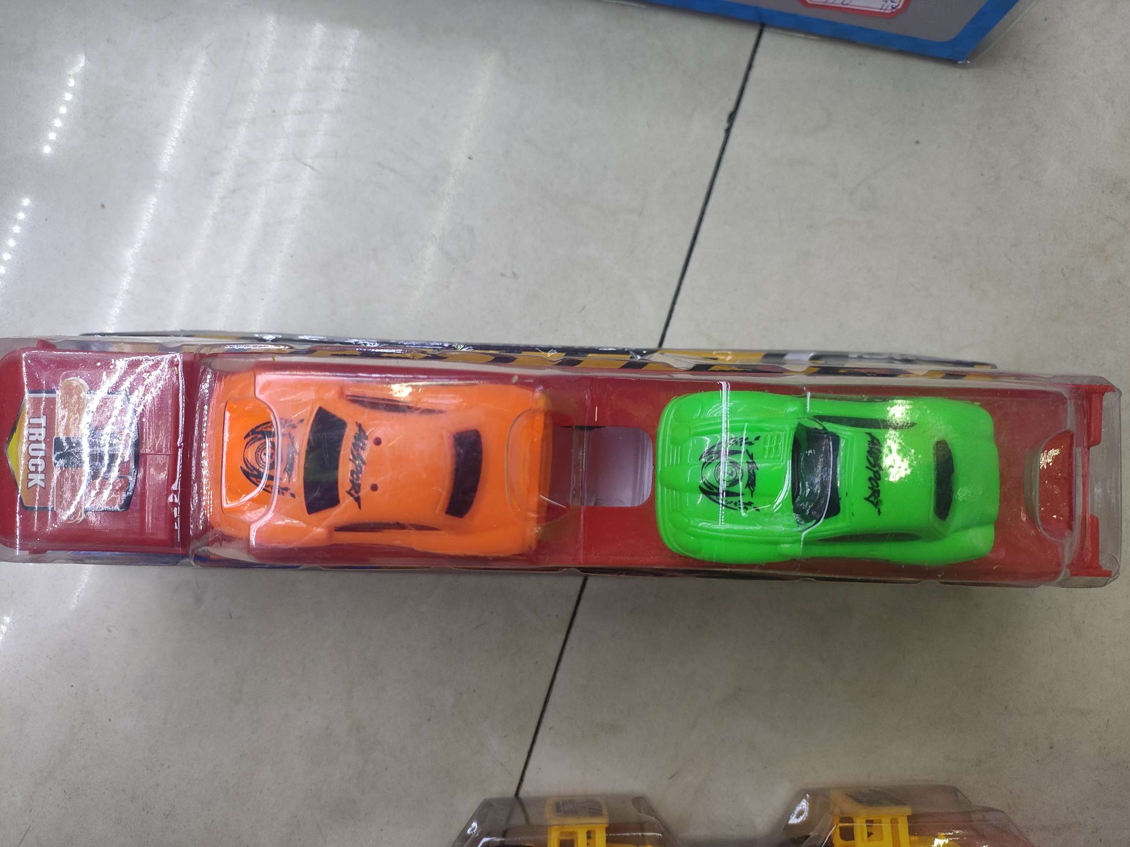 惯性拖头载滑行车，P罩包装，3款清装不混装。6.5元/个，96个/箱。汽车模型新款热销详情图7