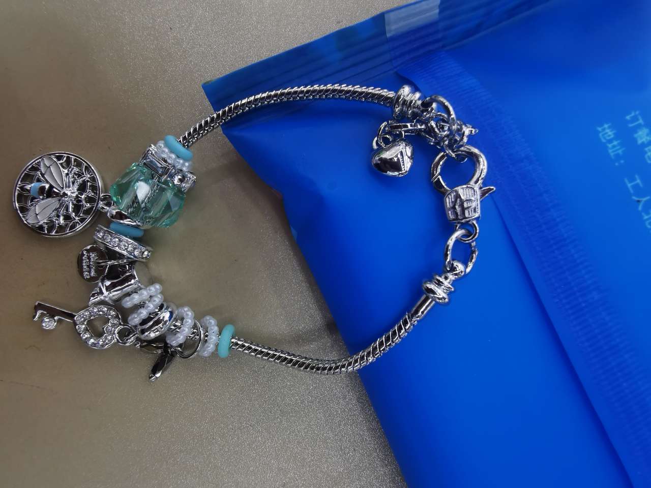 饰品手镯 精致典雅时尚女士首饰款式多样尺寸齐全