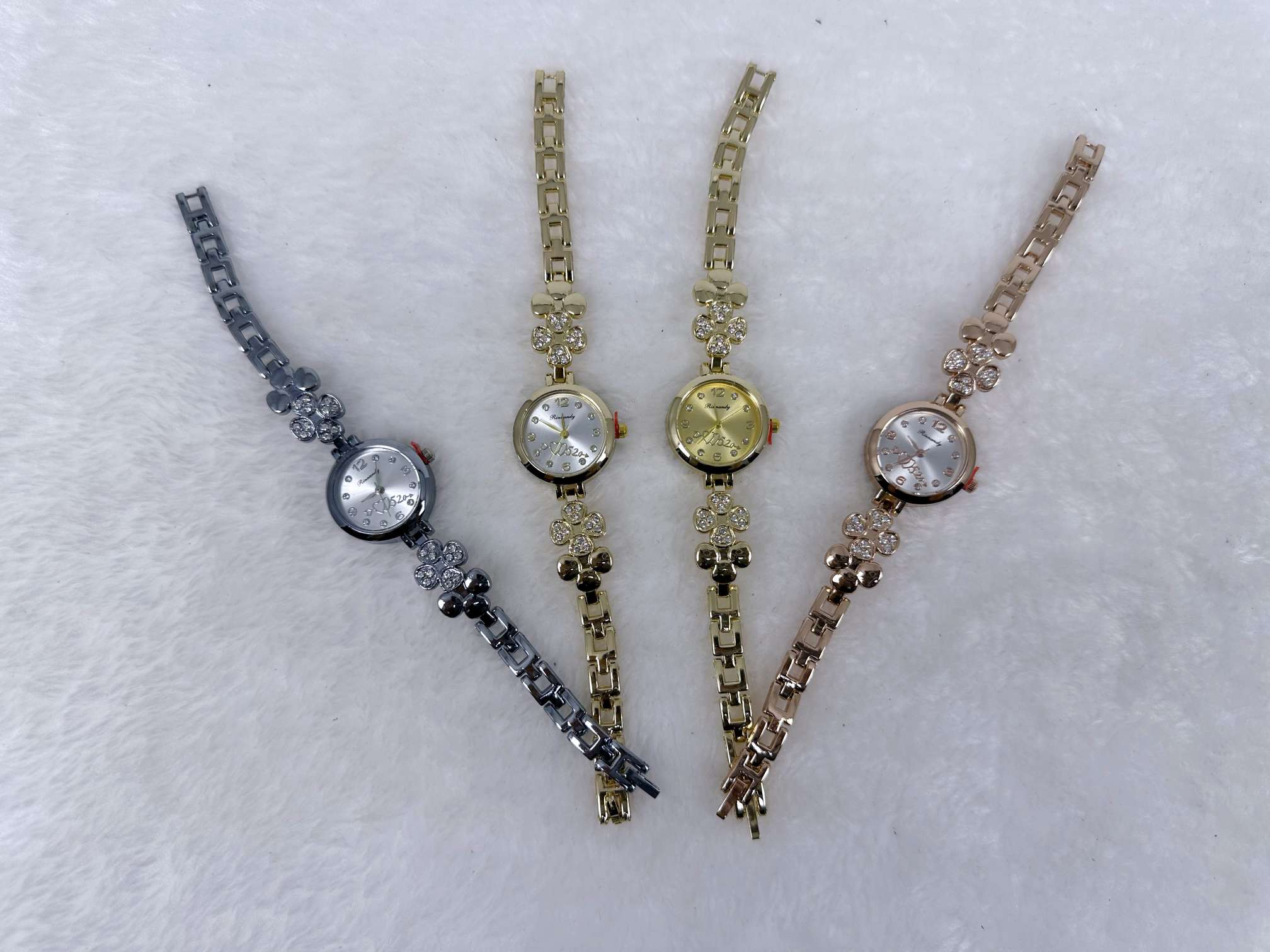 Simple cross-set diamond rose gold bracelet watch, fashionable and compact ladies' watch, small dial wristwatch, quartz watch Item Picture