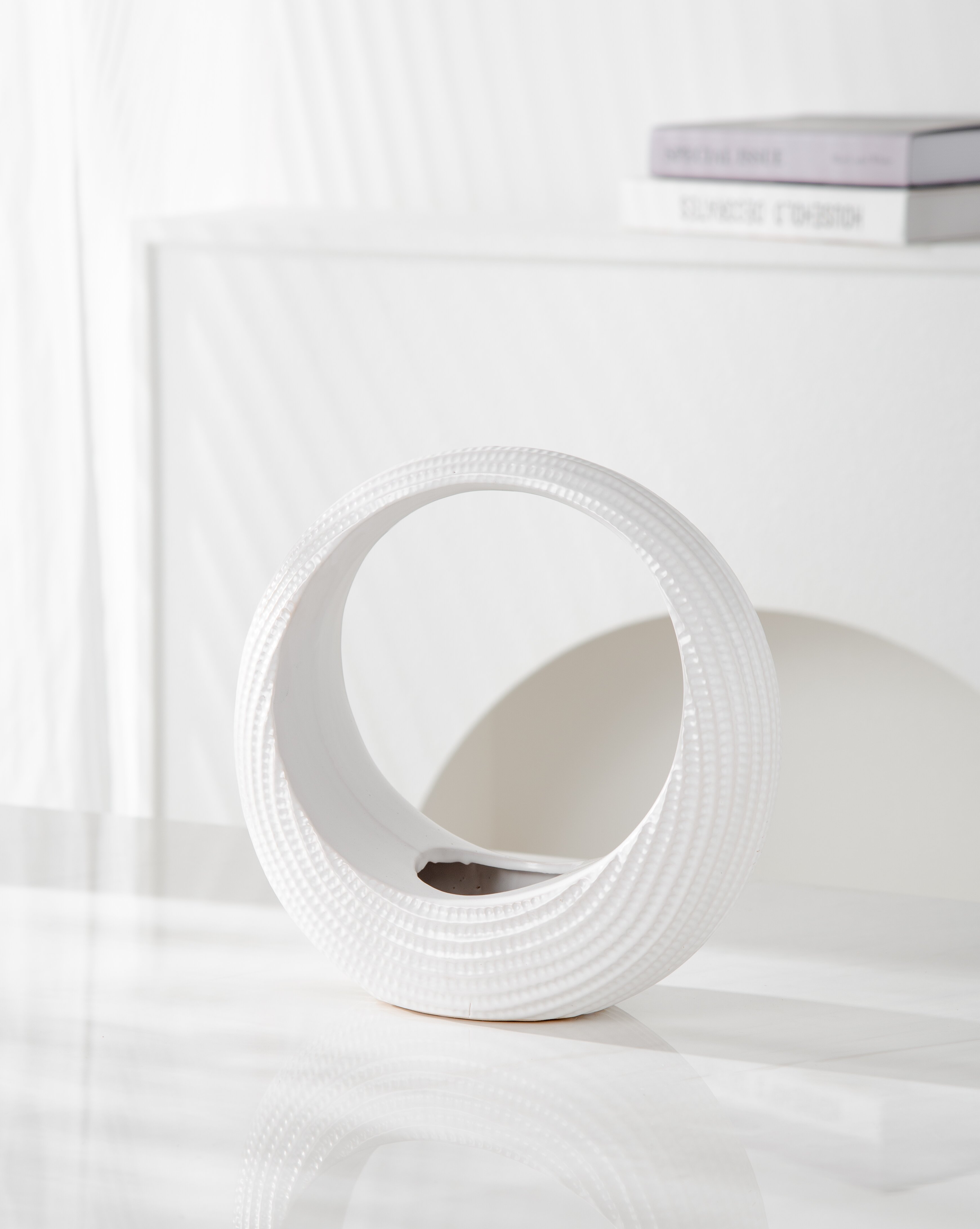 Simple and modern geometric ceramic vases for living rooms, dining tables, hotel flower arrangements, flowerpots, floral art and vases, decorative ornaments Item Picture