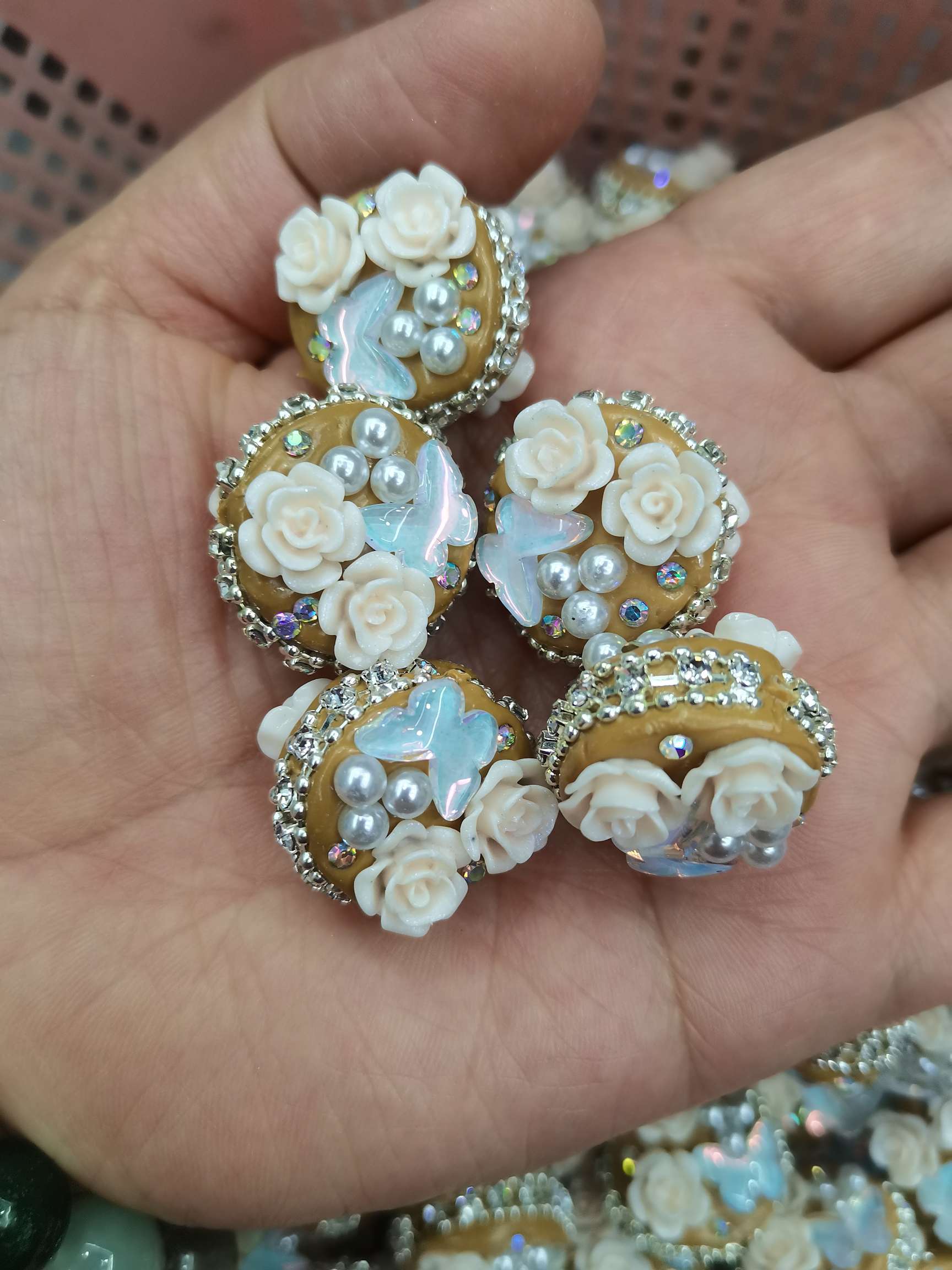 Grab chain coffee-colored flat round flower cake soft clay decoration accessories