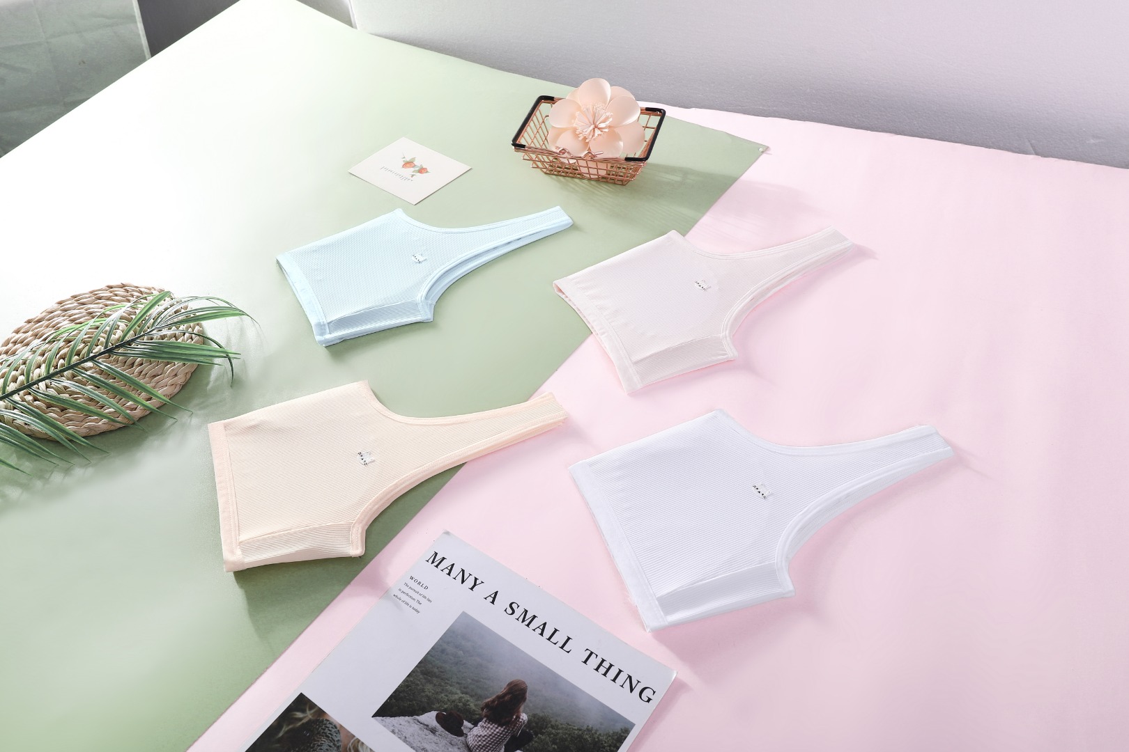 Children's little vests, anti-protrusion ice silk girls' underwear for primary school students, little girls' big children's bras, little vests details Picture