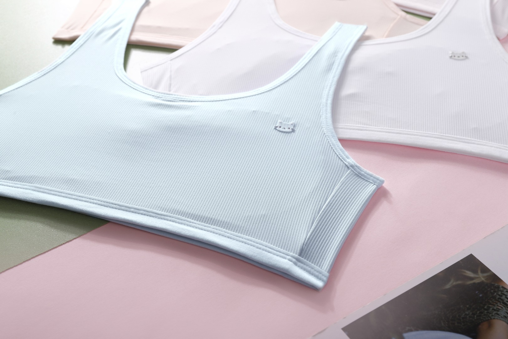 Children's little vests, anti-protrusion ice silk girls' underwear for primary school students, little girls' big children's bras, little vests Specification image