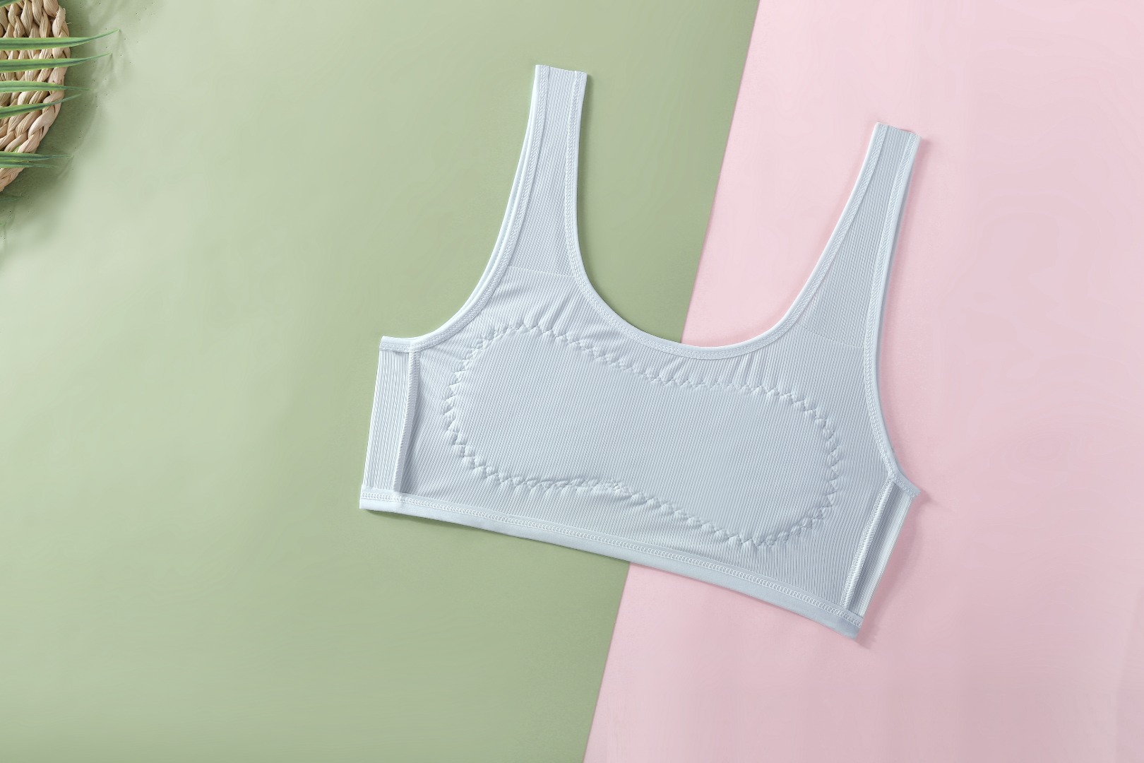 Children's little vests, anti-protrusion ice silk girls' underwear for primary school students, little girls' big children's bras, little vests Item Picture