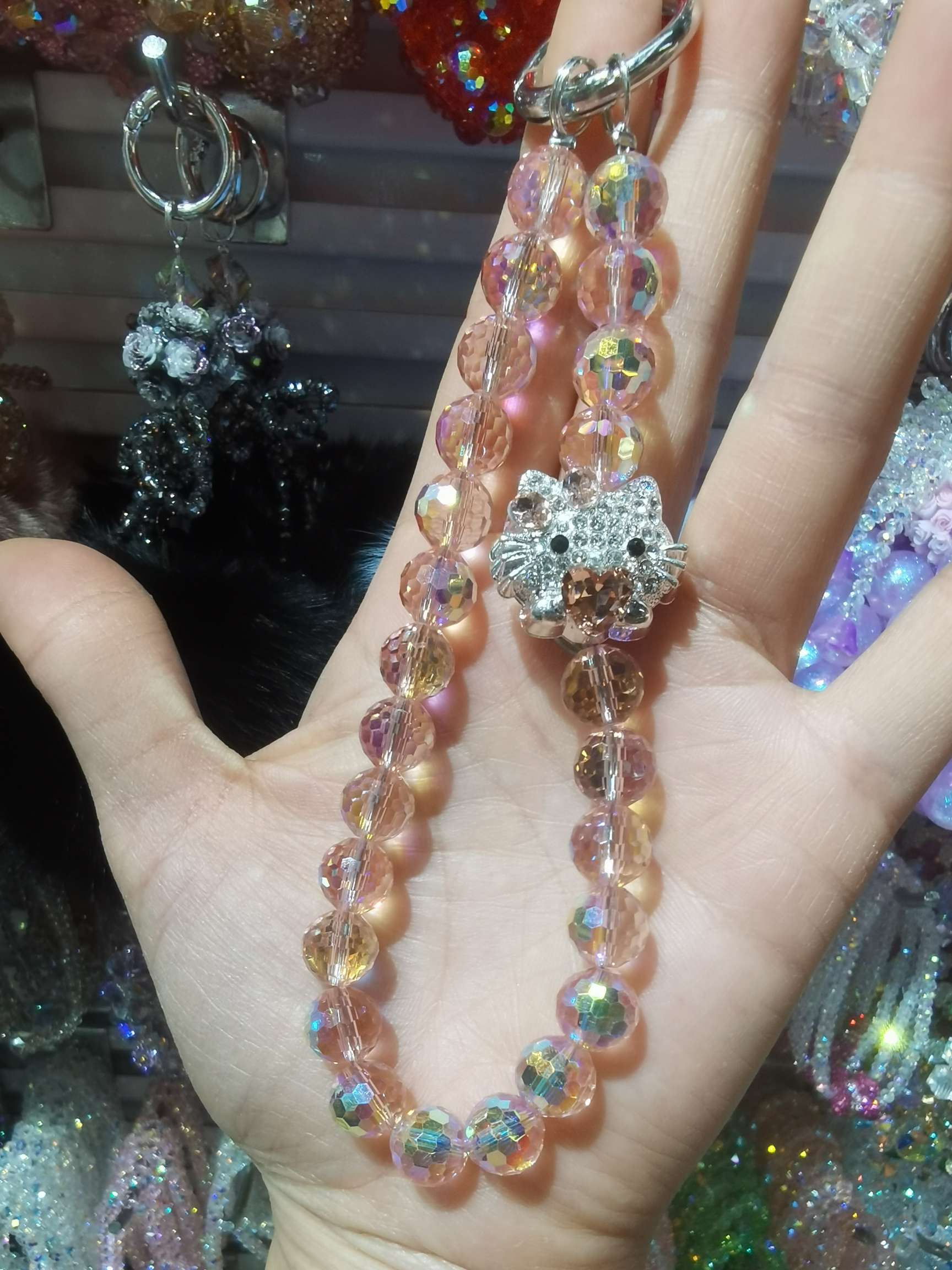 Kitty猫点钻合金加k9水晶手机挂件。图