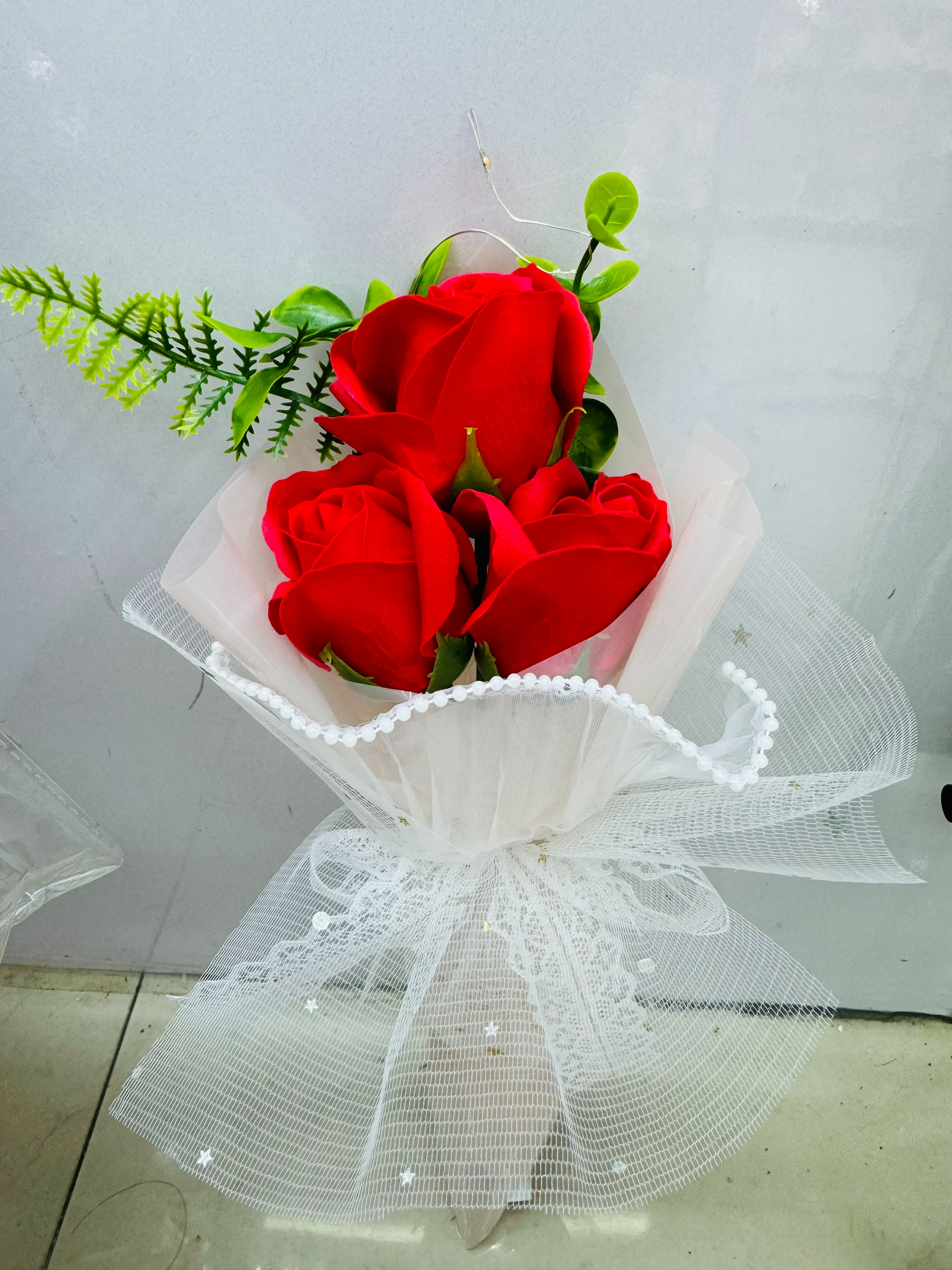 Three lit soap roses, carnations, dried flowers and preserved flowers for Teachers' Day, Valentine's Day and Women's Day. Mother's Day artificial carnation bouquet, single stem