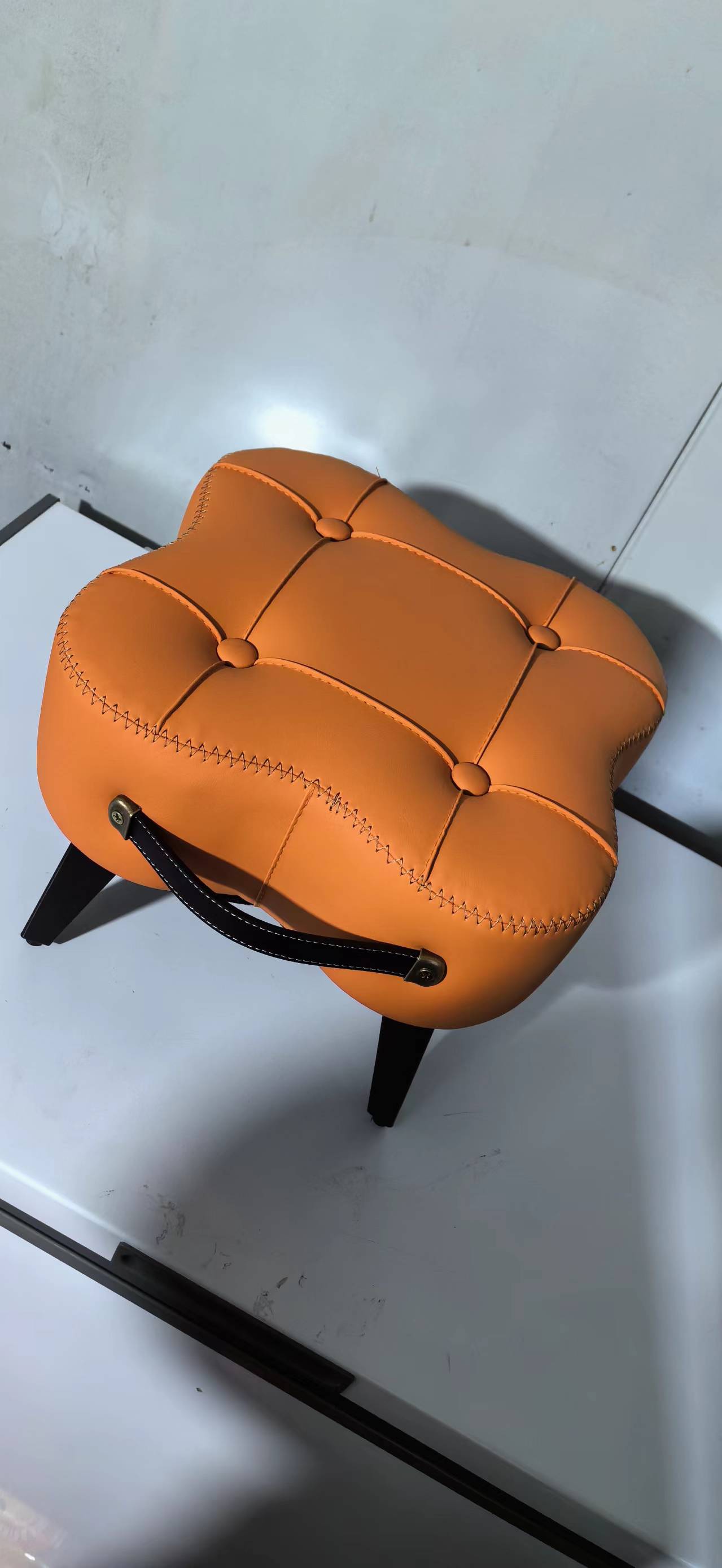 Leather stool flowers Specification image