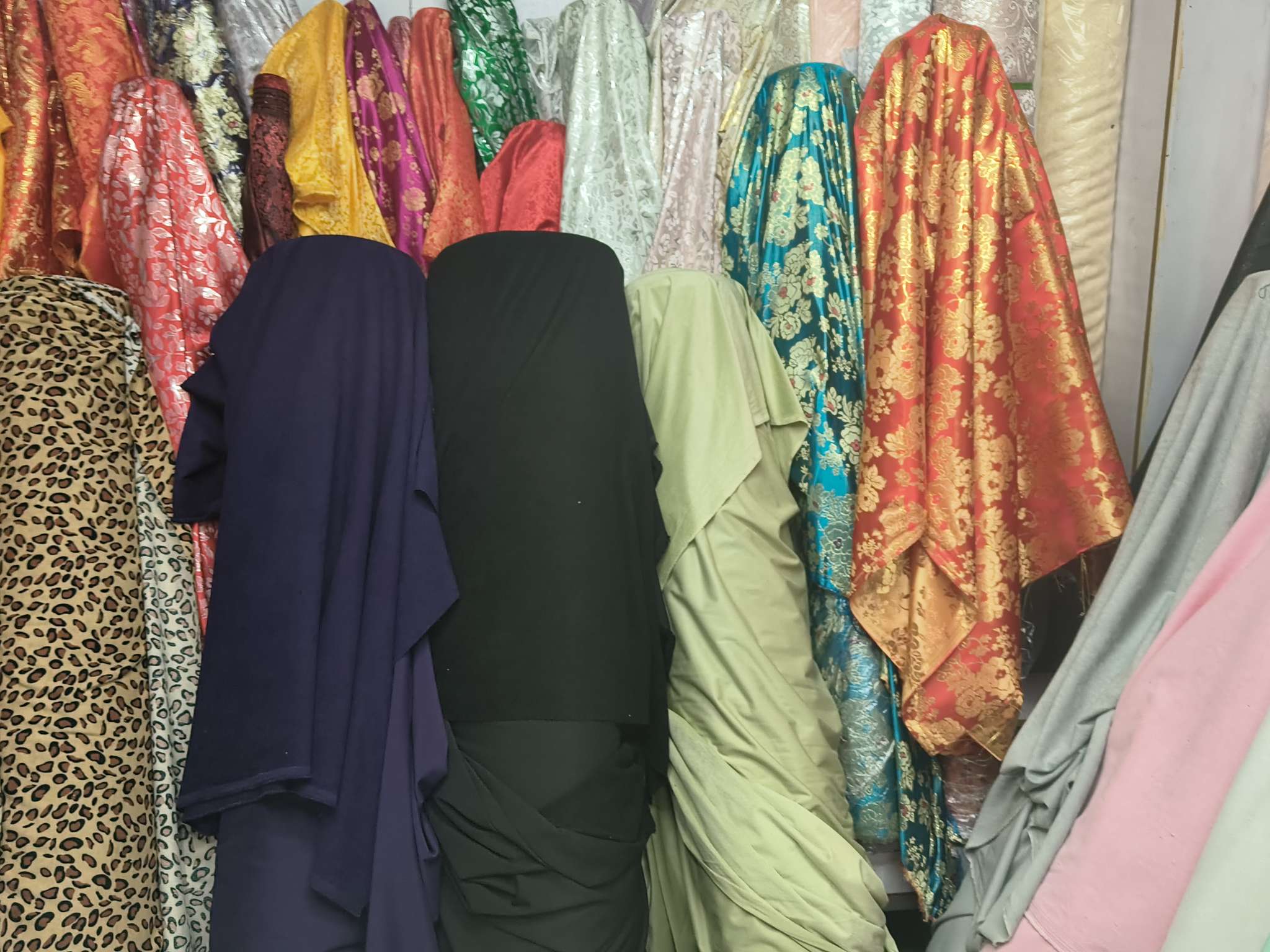 纺织皮革专业供应 涤纶面料  高品质化纤面料 多功能耐用