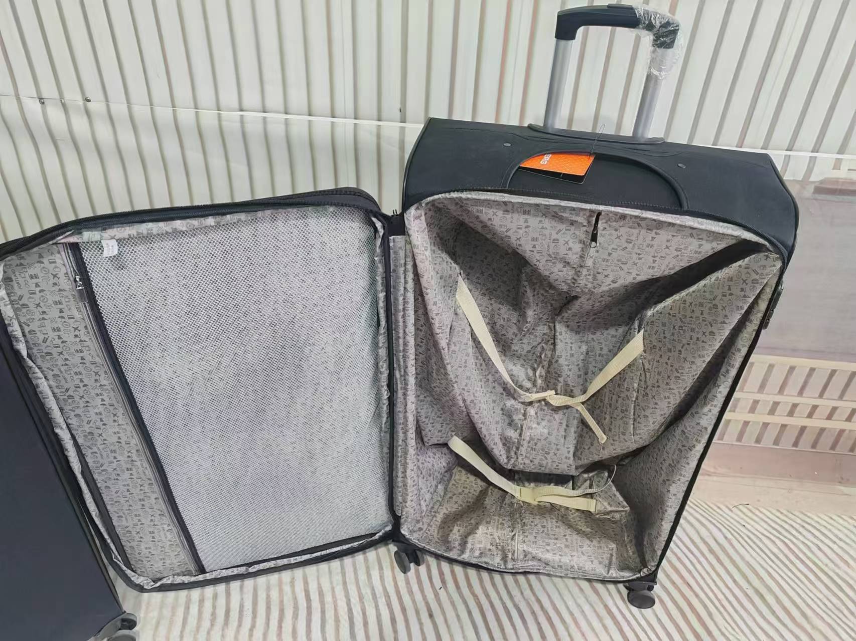 旅行箱全铝/旅行箱/电动行李箱/旅行箱20寸/行李箱密码箱包白底实物图