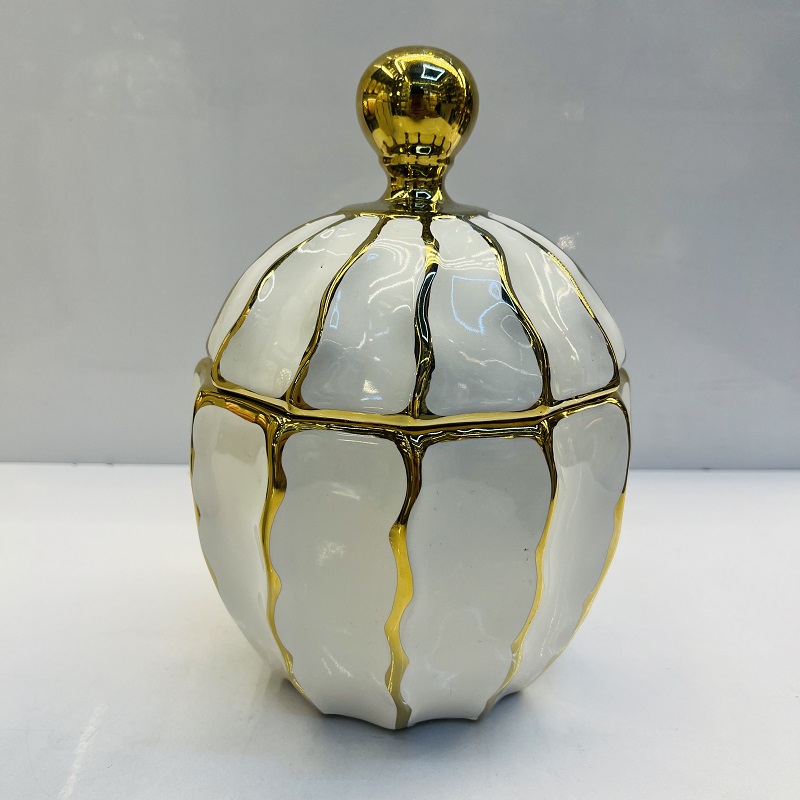 Vertical wave striped ceramic vases, Nordic modern American style living room decorative items, flower arrangements, flower vases, home decorative items, vase ornaments, ceramic vases, soft decorative items, vase wholesale, vase ornaments, traditional cultural ceramic products Item Picture