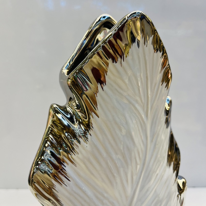 Gold and silver edge leaf ceramic vases, Nordic modern American style living room decorative items, flower vases, home decorative items, vase ornaments, ceramic vases, wholesale vases, vase ornaments, plain vases for the entrance hall, traditional cultural ceramic products pic 8