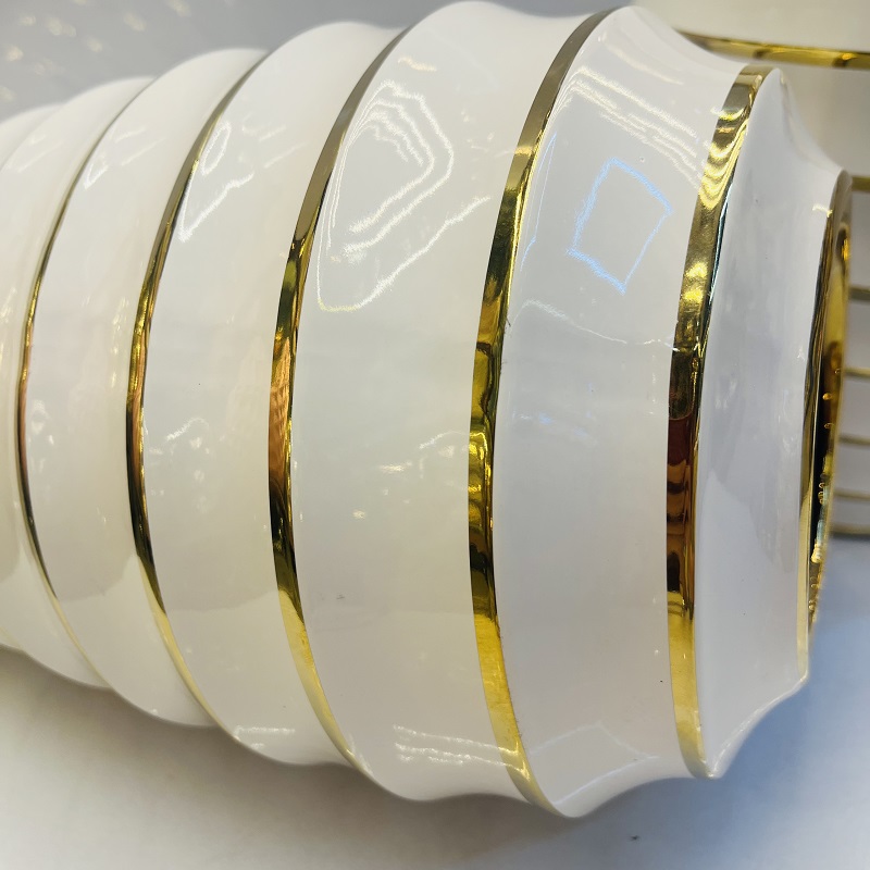 Fine gold striped ceramic vases, Nordic modern American style living room decorative items, flower arrangements, flower vases, home decorative items, vase ornaments, ceramic vases, soft decorative items, wholesale vases, vase ornaments, vase displays, handicrafts and ornaments Application Scenario