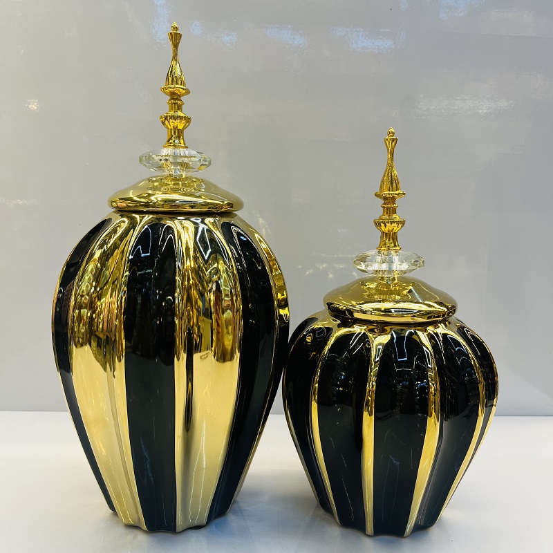 Gold and black vertical ceramic vases, Nordic modern American style living room decorative items, flower arrangements, flower vases, home decorative items, vase ornaments, ceramic vases, soft decorative items, wholesale vases, vase ornaments, vase displays, handicrafts and ornaments