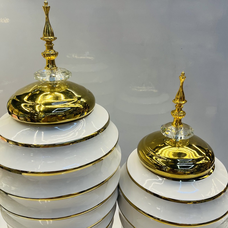 Fine gold striped ceramic vases, Nordic modern American style living room decorative items, flower arrangements, flower vases, home decorative items, vase ornaments, ceramic vases, soft decorative items, wholesale vases, vase ornaments, vase displays, handicrafts and ornaments Item Picture