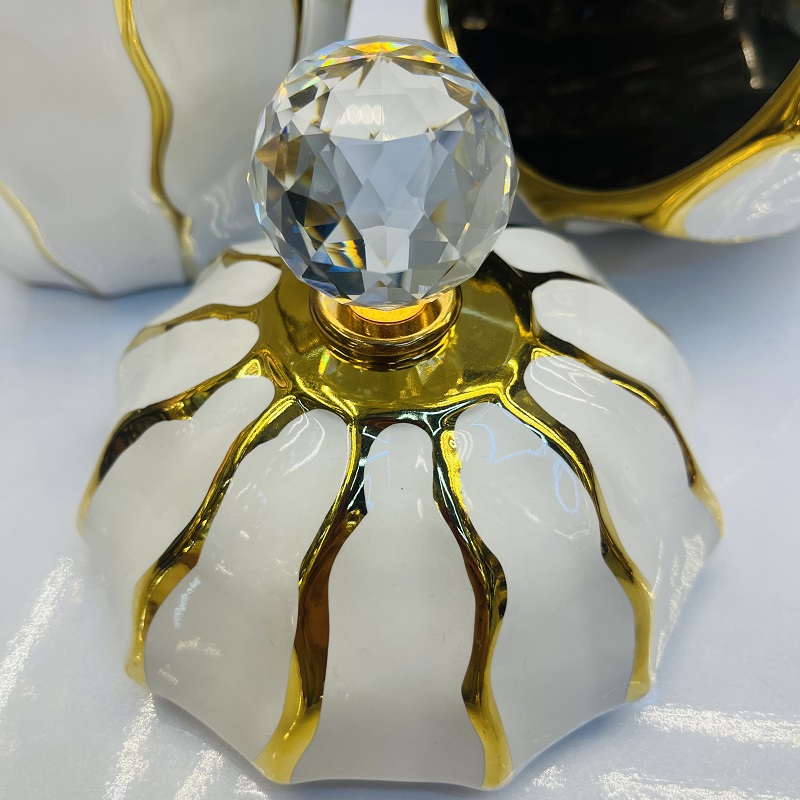 Vertical wave striped ceramic vases, Nordic modern American style living room decorative items, flower arrangements, flower vases, home decorative items, vase ornaments, ceramic vases, soft decorative items, vase wholesale, vase ornaments, traditional cultural ceramic products details Picture