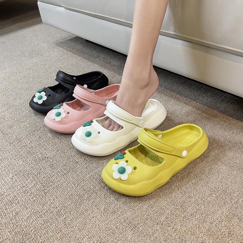2023 summer new coros shoes young lady fashion lady thick bottom cartoon lazy lightweight summer slippers
