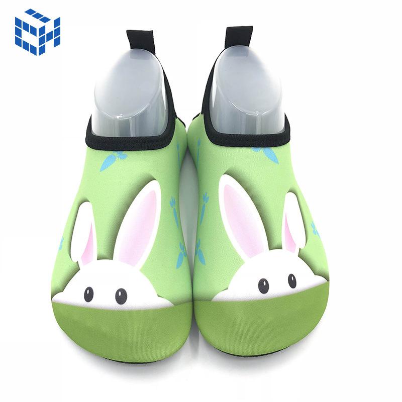children's swimming shoes water park cartoon rubber sole beach socks shoe stickers skin anti-slip anti-cut dive boots Application Scenario