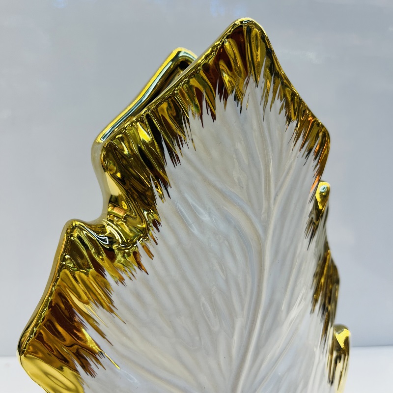 Gold and silver edge leaf ceramic vases, Nordic modern American style living room decorative items, flower vases, home decorative items, vase ornaments, ceramic vases, wholesale vases, vase ornaments, plain vases for the entrance hall, traditional cultural ceramic products pic 10