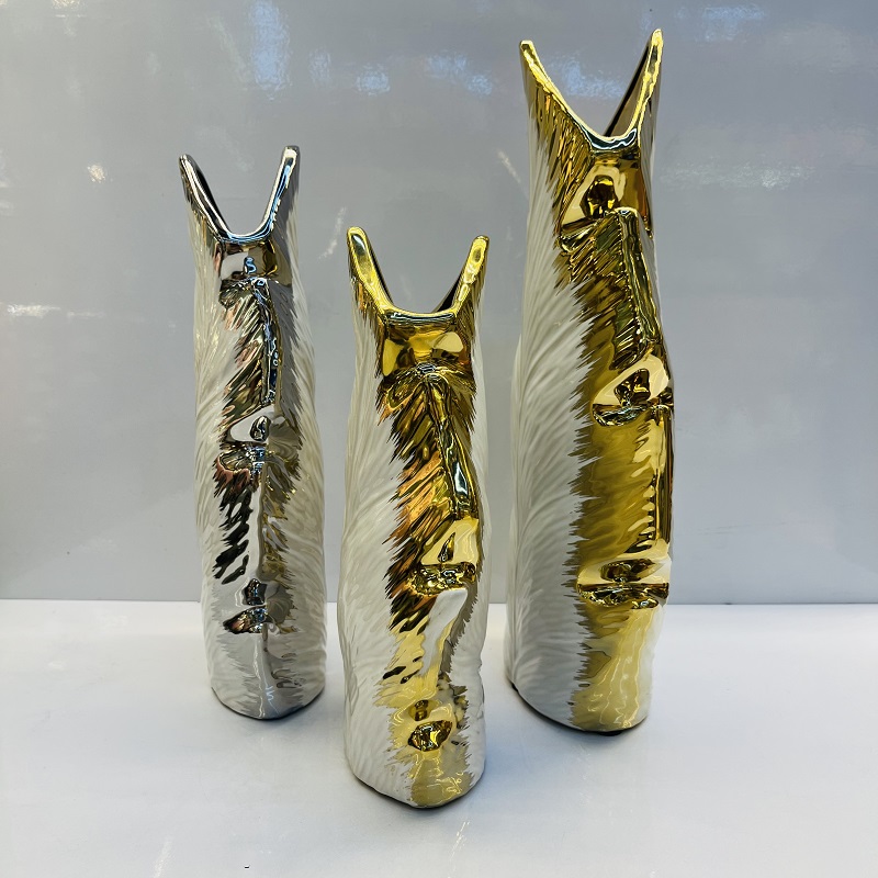 Gold and silver edge leaf ceramic vases, Nordic modern American style living room decorative items, flower vases, home decorative items, vase ornaments, ceramic vases, wholesale vases, vase ornaments, plain vases for the entrance hall, traditional cultural ceramic products Item Picture