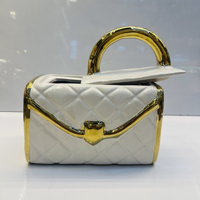 Handbag ceramic vases, Nordic modern American style living room decoration items, gold-rimmed flower vases, home decoration items, vases, glass vase decorations, ceramic vases, vase decorations, plain vases for the entrance hall, vase decorations, handicrafts and ornaments Application Scenario