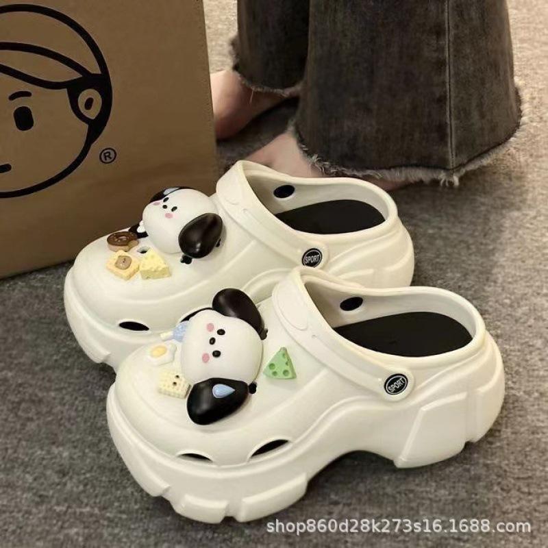 2023 new fashion trending breathable super thick bottom hole shoes women's summer outdoor non-slip deodorant sandals women
