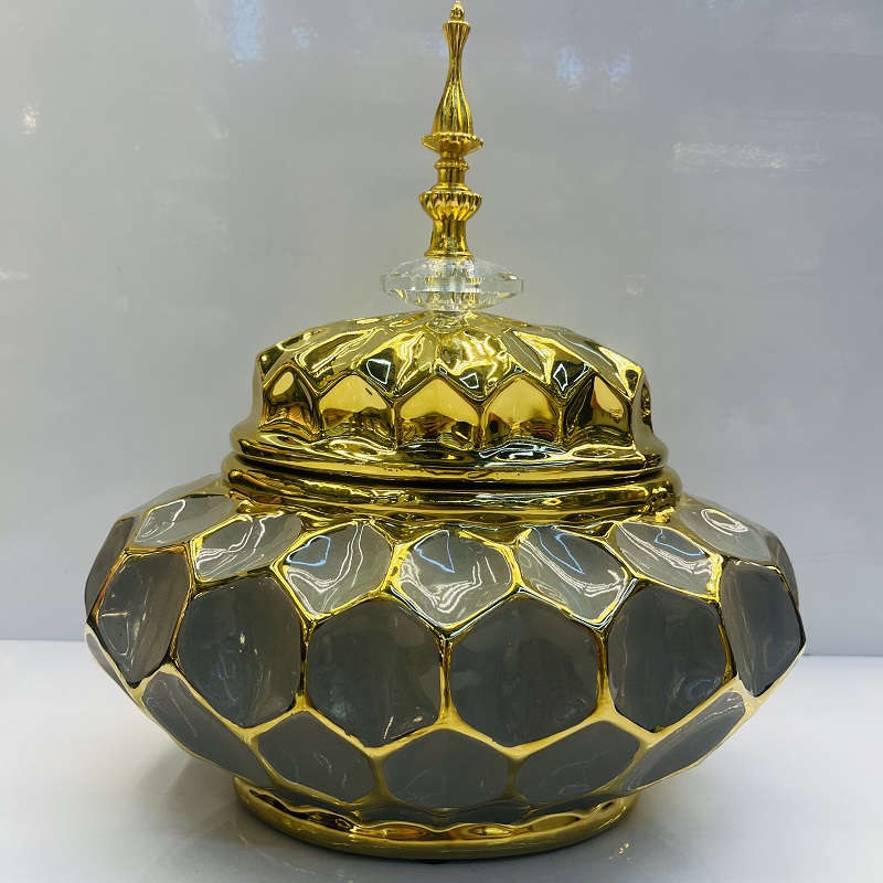 Large grid ceramic vases, Nordic modern American style living room decorative items, flower arrangements, flower vases, home decorative items, vase ornaments, ceramic vases, soft decorative items, wholesale vases, vase ornaments, plain vases for the entrance hall, vase arrangements Item Picture