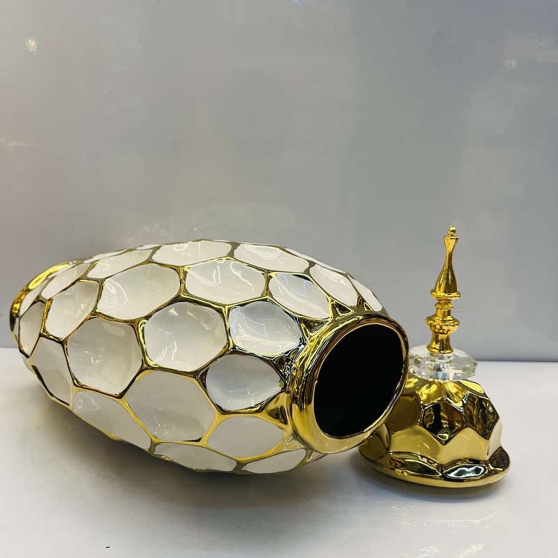 Large grid ceramic vases, Nordic modern American style living room decorative items, flower arrangements, flower vases, home decorative items, vase ornaments, ceramic vases, soft decorative items, wholesale vases, vase ornaments, plain vases for the entrance hall, vase arrangements details Picture