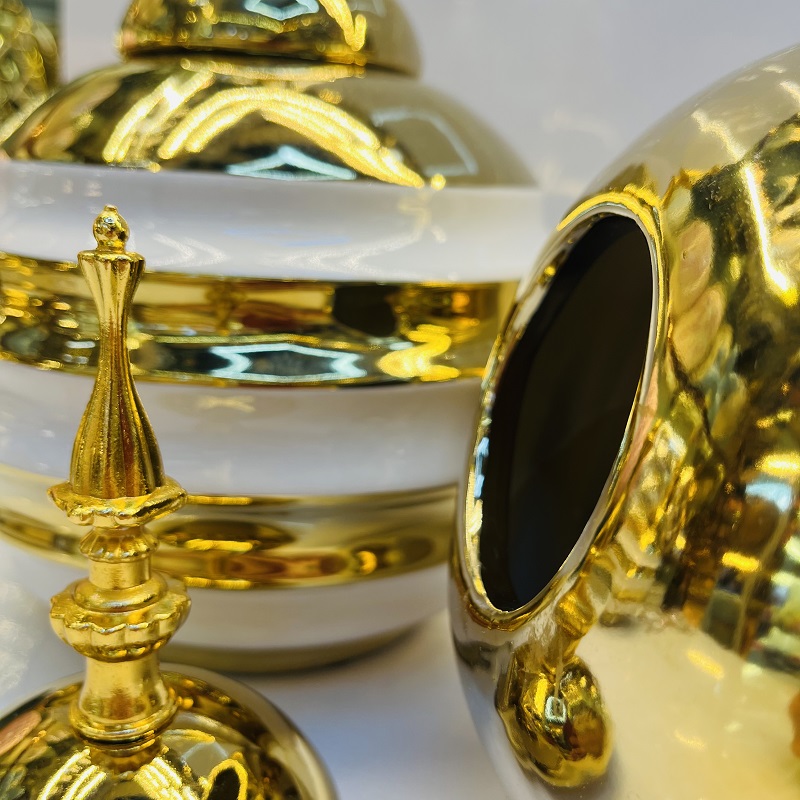 Gold and white coarse striped covered ceramic vase, Nordic modern American style living room decoration item, flower arrangement vase, home decoration item, vase decoration item, ceramic vase, vase decoration item, plain vase for the entrance hall, souvenir vase decoration Item Picture