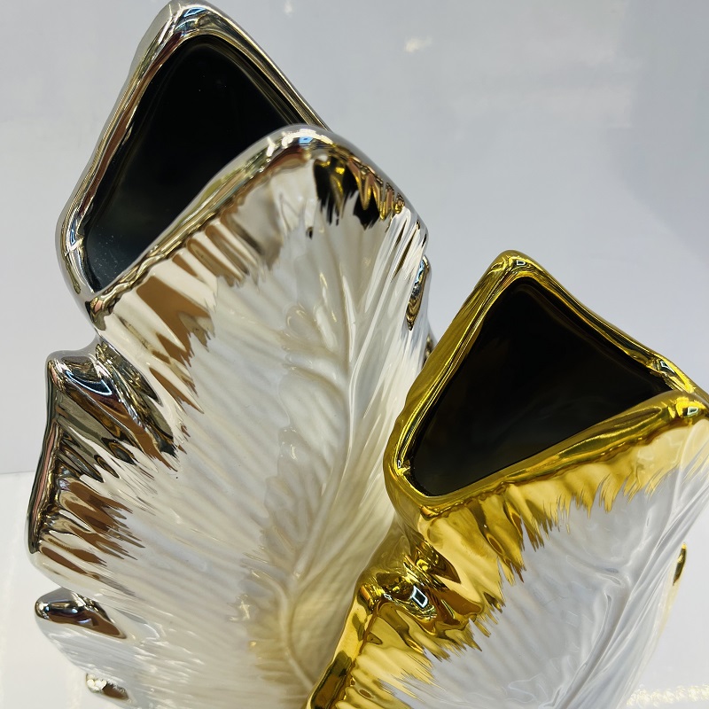 Gold and silver edge leaf ceramic vases, Nordic modern American style living room decorative items, flower vases, home decorative items, vase ornaments, ceramic vases, wholesale vases, vase ornaments, plain vases for the entrance hall, traditional cultural ceramic products pic 3
