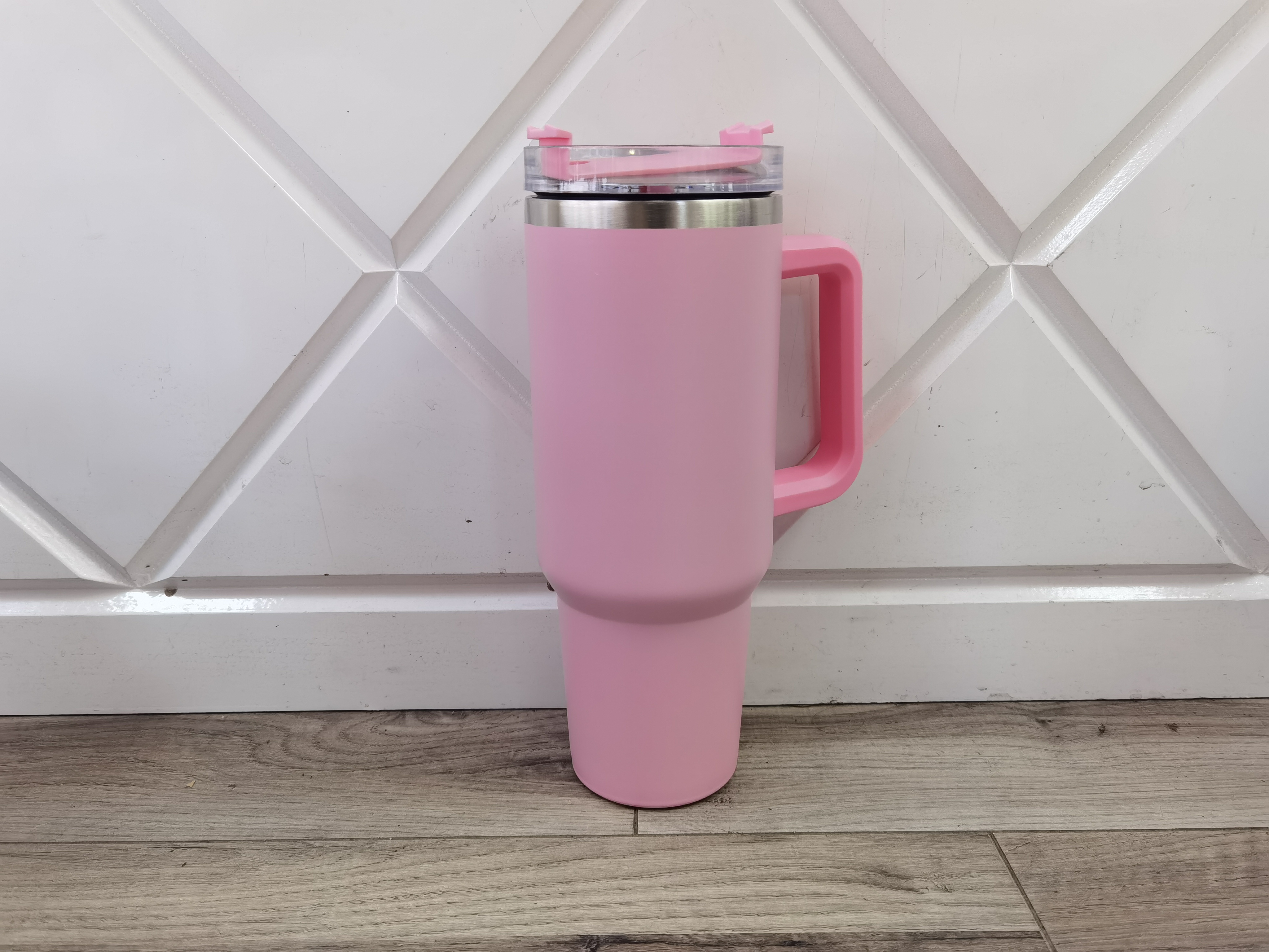 1200Ml Large Capacity Car Cup To Protect Heat And Cold Application Scenario
