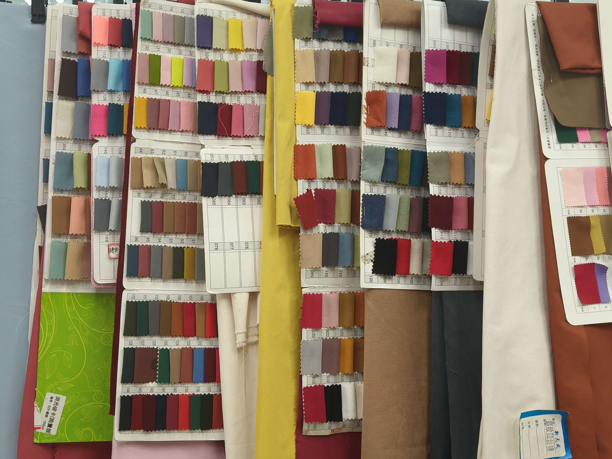 纺织专业供应涤纶面料 涤塔夫里布 化纤面料高品质选材