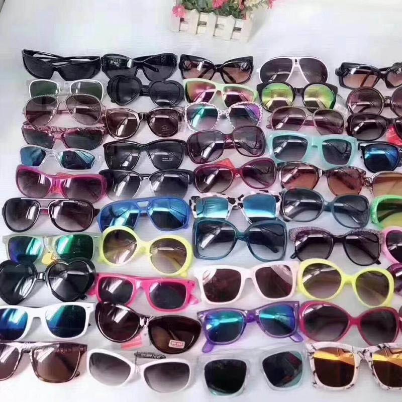 men's and women's miscellaneous 5 yuan model sunglasses fashion sun-proof aviator sunglasses stall supply transparent shading glasses