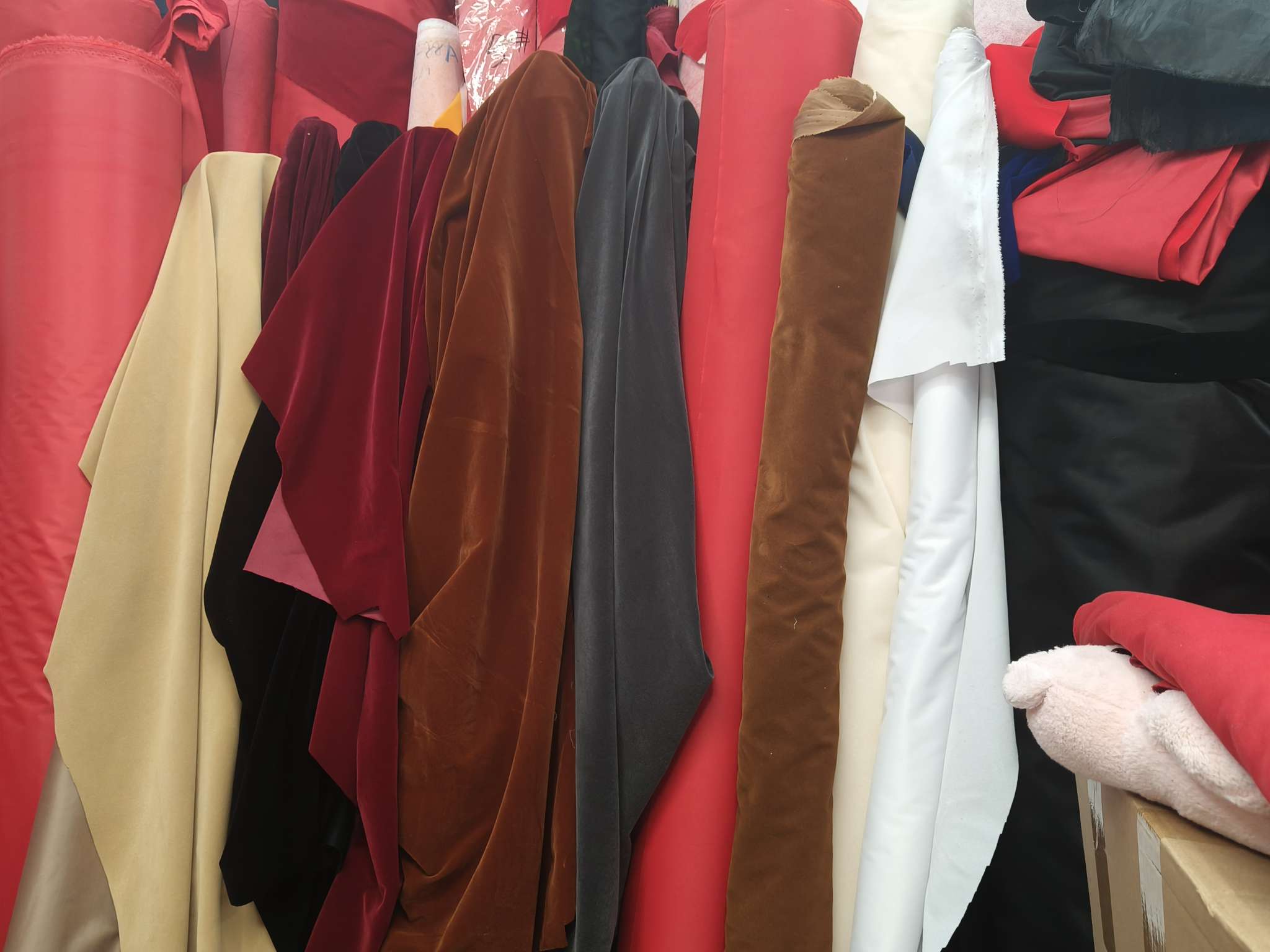 纺织精品 皮革针织面料绒布系列 绒布辅料印花金钻绒 金丝绒布水晶超柔布 绒布材质精选 柔软舒适耐用