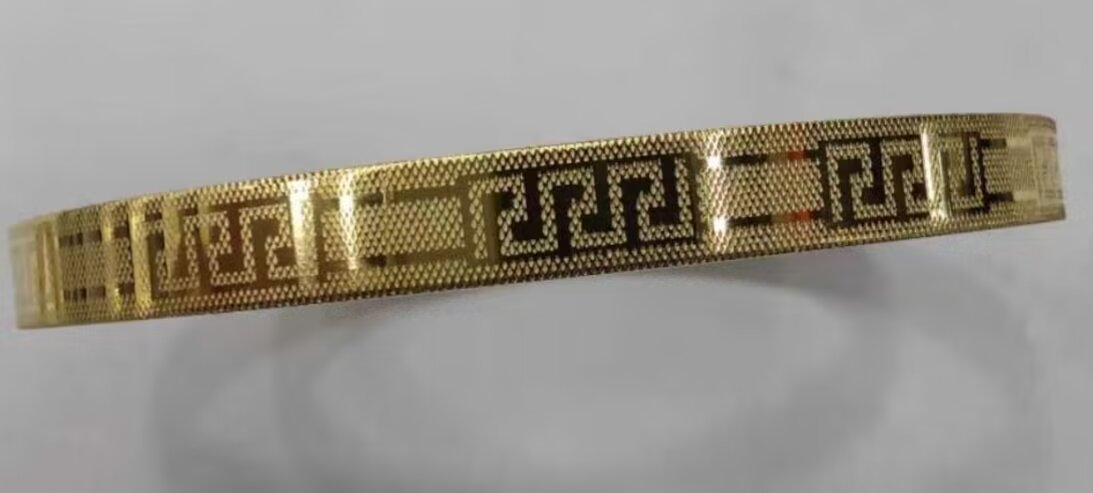 Titanium steel bracelets are popular accessories in Europe and America