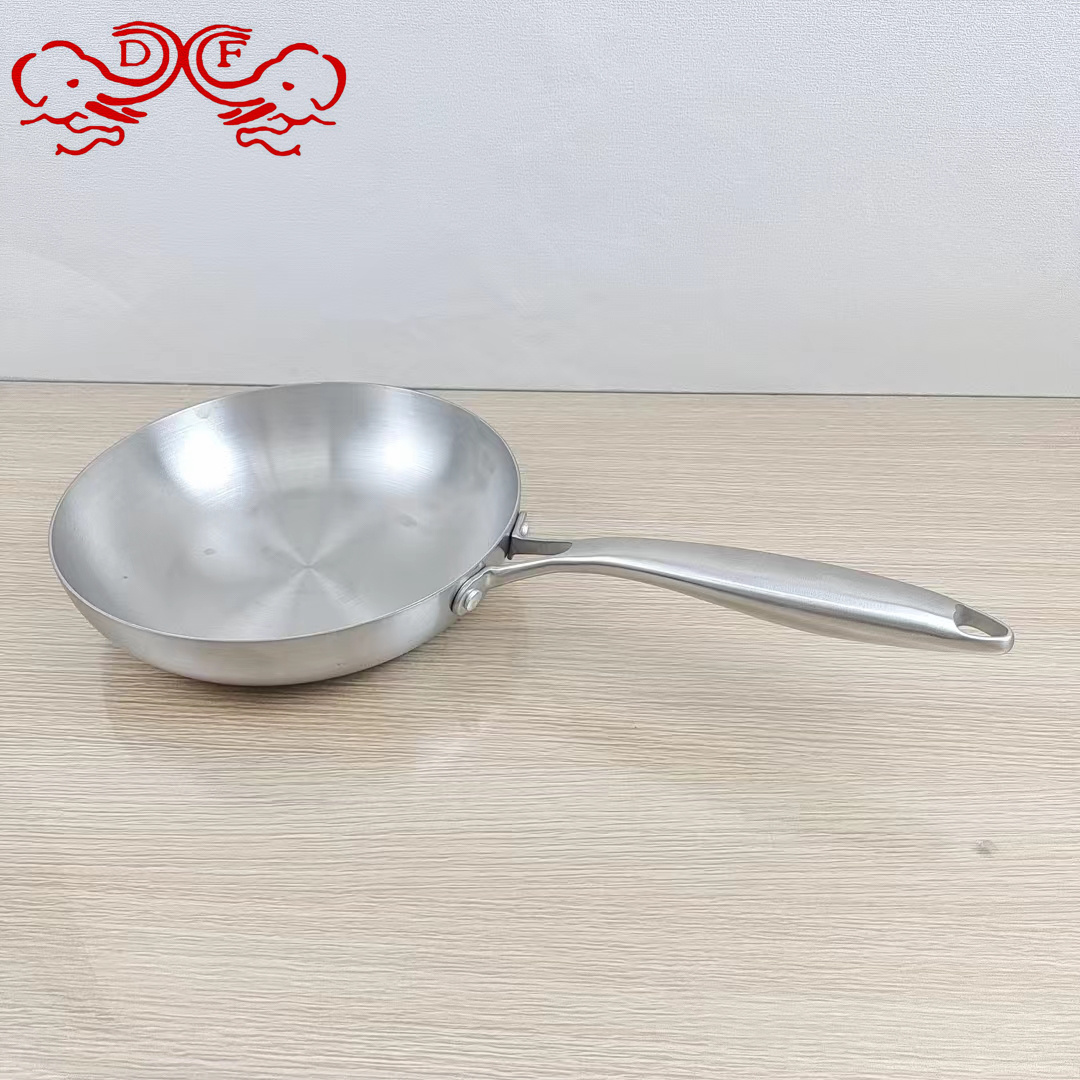 DF68822 304 stainless steel three-layer steel wok, induction cooker, gas universal flat pan, steak frying pan, DF TRADINGHOUSE Application Scenario