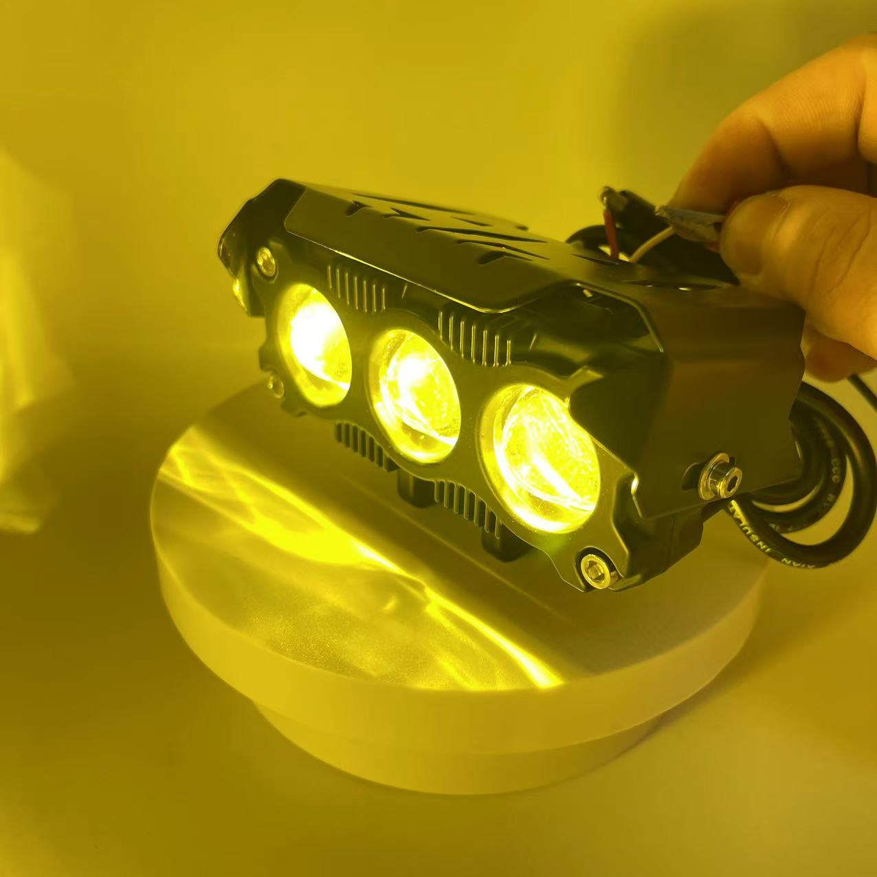 Motorcycle LED spotlights, yellow and white spotlights, lens lights, 3-bead spotlights Item Picture