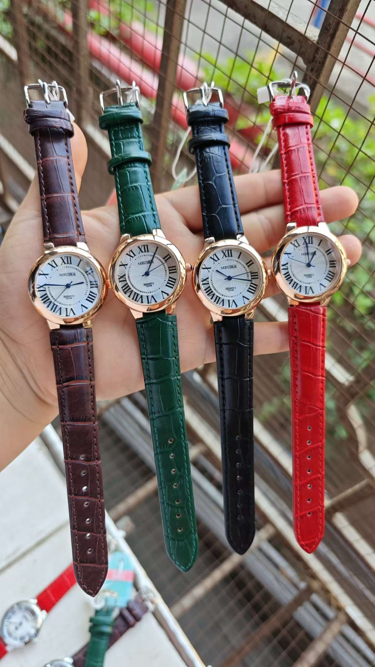 2024时尚女士石英表 高级饰品手表 机械怪兽外星飞船设计 电子手錶 精准时间显示细节图