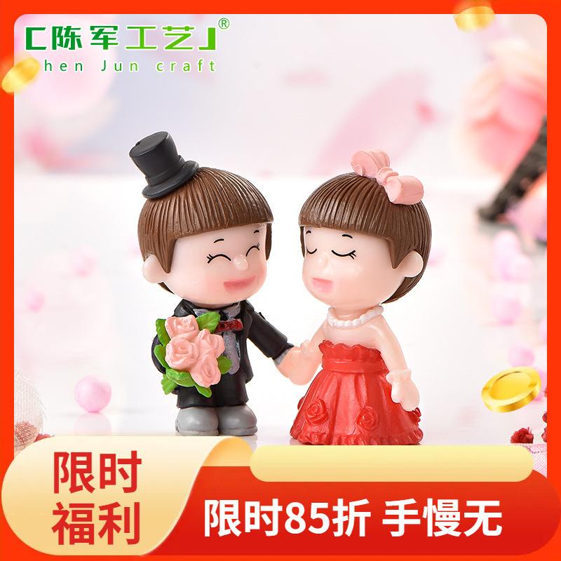 Couple Doll Wedding Couple Micro ndscape Cake Crystal Ball Accessories Festive Wedding Romantic Couple Small Ornaments