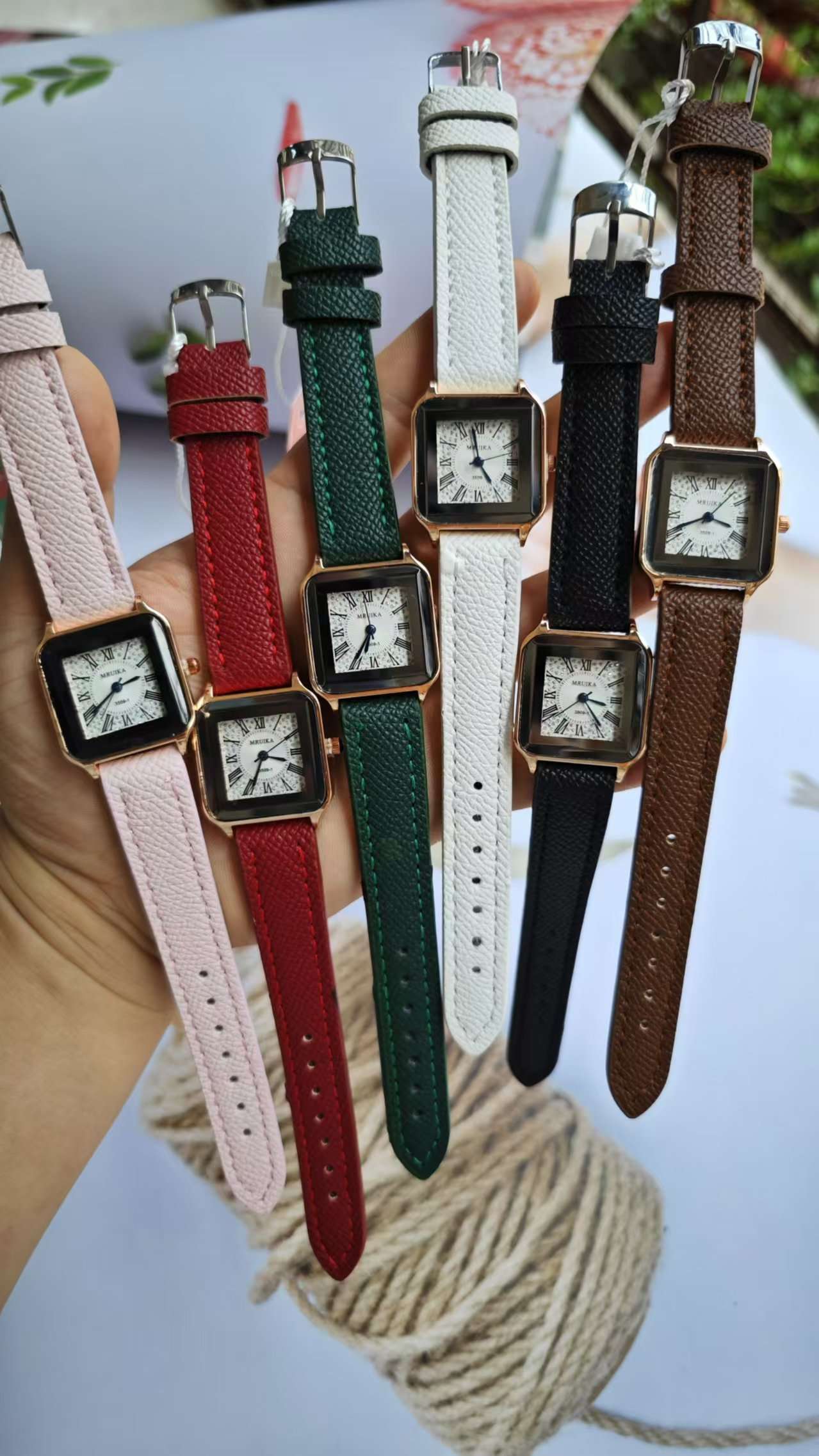 2024时尚女士石英表 饰品表 机械怪兽外星飞船设计 手表电子显示 精致手錶新款产品图