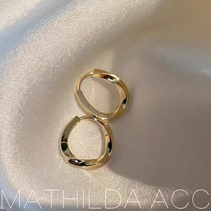 minimalist twisted metal ear buckle earrings female simple all-match temperament personality small ear ring ear studs earrings cold style