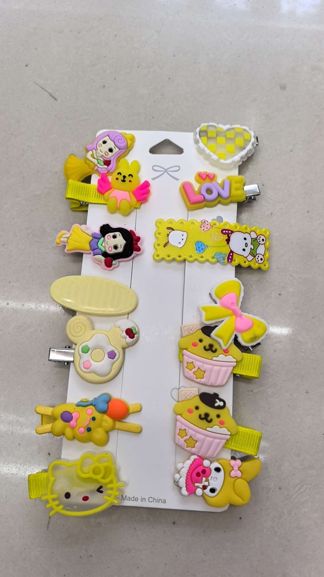 The cute and adorable cartoon hair band, headband, baby hairpin clip and little girl's headwear details Picture